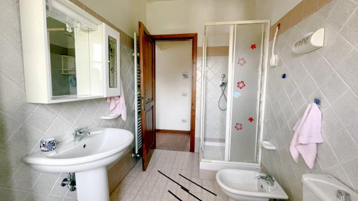 Image No.24-2 Bed Apartment for sale