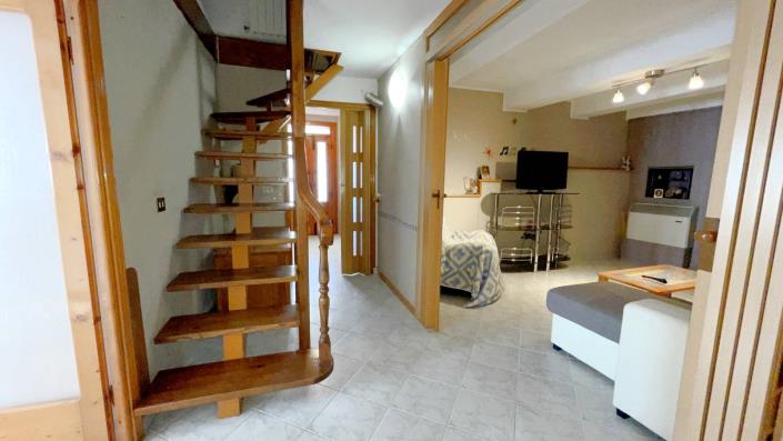 Image No.13-4 Bed Townhouse for sale