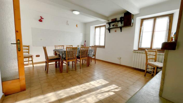 Image No.5-4 Bed Townhouse for sale