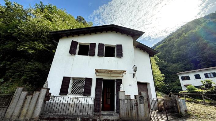 Image No.2-Maison de campagne de 2 chambres à vendre à Lucca