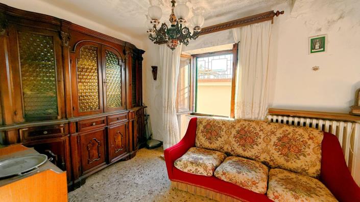 Image No.9-2 Bed Semi-Detached for sale