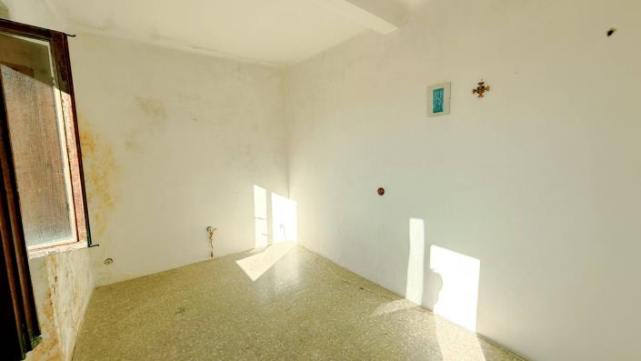 Image No.25-2 Bed Semi-Detached for sale