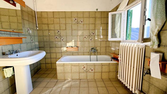 Image No.31-2 Bed Semi-Detached for sale