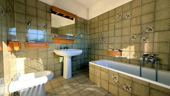 Image No.33-2 Bed Semi-Detached for sale