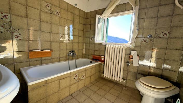 Image No.5-2 Bed Semi-Detached for sale