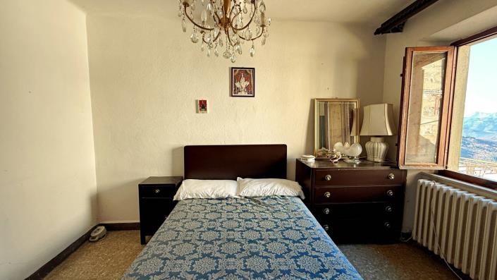 Image No.37-2 Bed Semi-Detached for sale