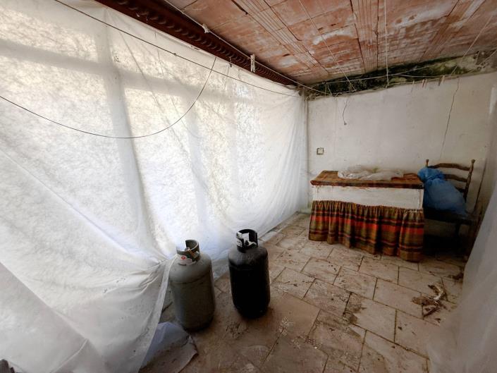 Image No.59-2 Bed Semi-Detached for sale