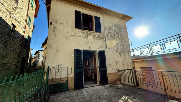 Image No.44-2 Bed Semi-Detached for sale