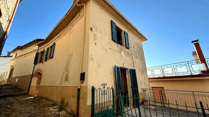 Image No.45-2 Bed Semi-Detached for sale