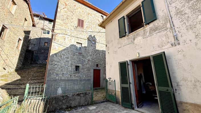 Image No.46-2 Bed Semi-Detached for sale