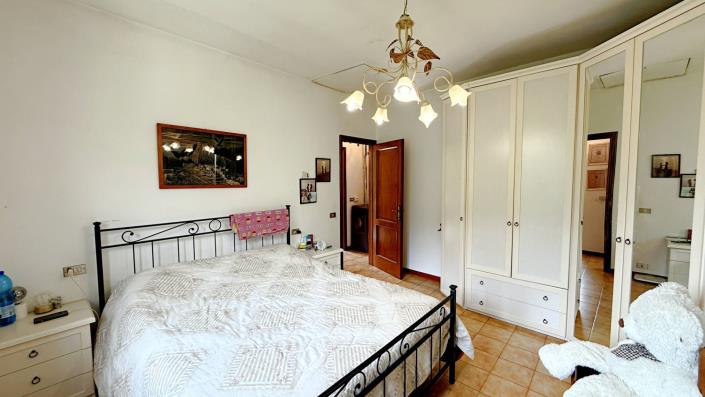 Image No.12-2 Bed Semi-Detached for sale