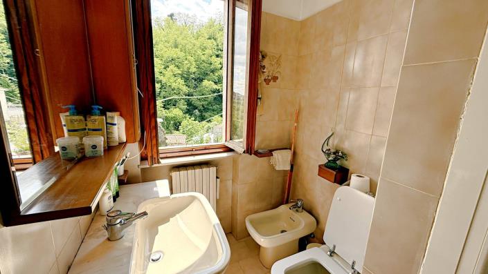 Image No.14-2 Bed Semi-Detached for sale