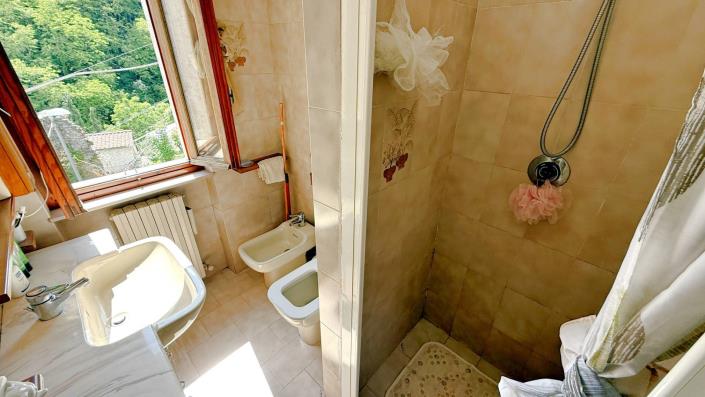 Image No.16-2 Bed Semi-Detached for sale