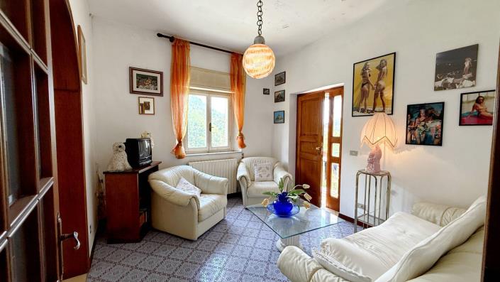 Image No.32-2 Bed Semi-Detached for sale