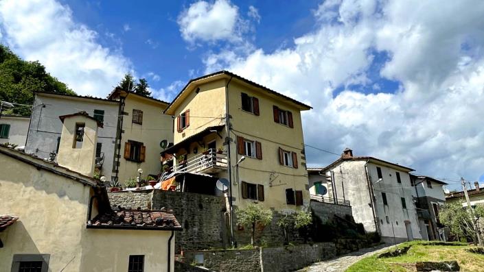 Image No.59-2 Bed Semi-Detached for sale