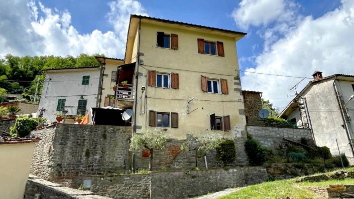 Image No.60-2 Bed Semi-Detached for sale