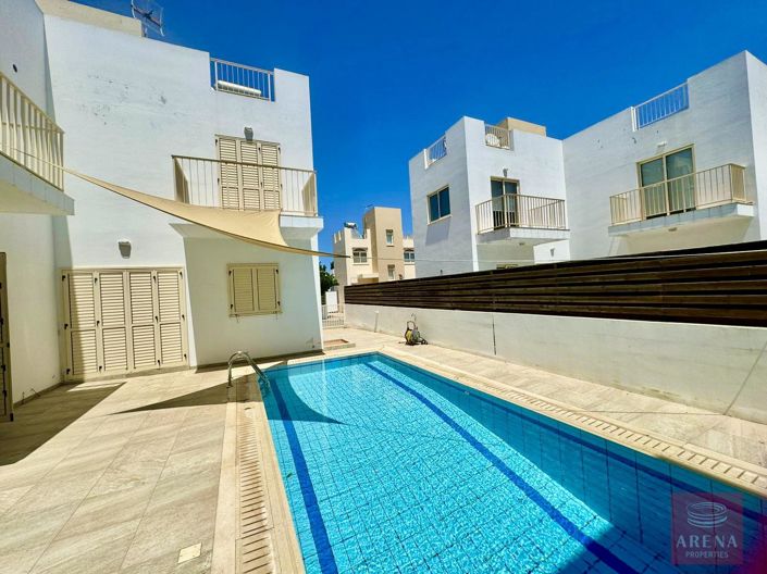 Image No.2-Villa de 3 chambres à vendre à Famagusta