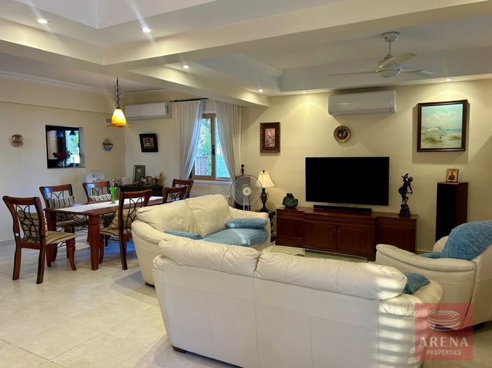 Image No.11-Villa de 4 chambres à vendre à Larnaca