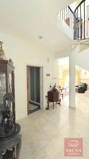 Image No.17-Villa de 5 chambres à vendre à Larnaca