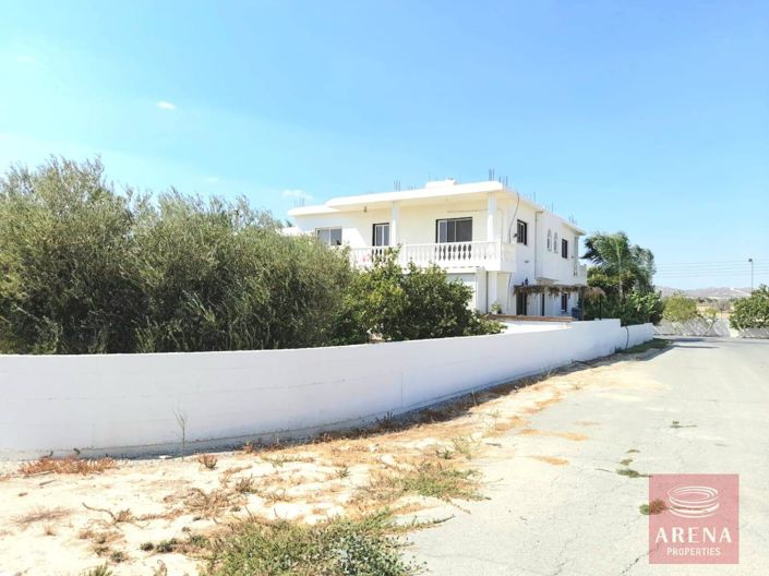 Image No.2-Villa de 5 chambres à vendre à Larnaca