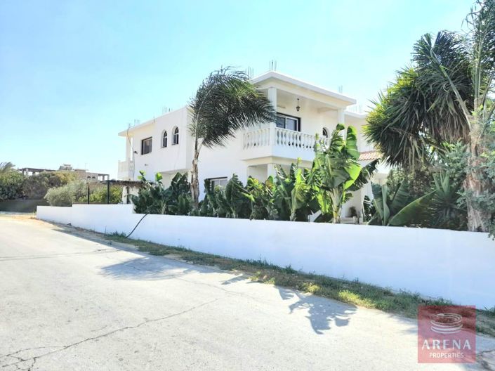 Image No.3-Villa de 5 chambres à vendre à Larnaca