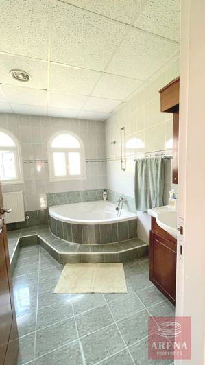 Image No.34-Villa de 5 chambres à vendre à Larnaca