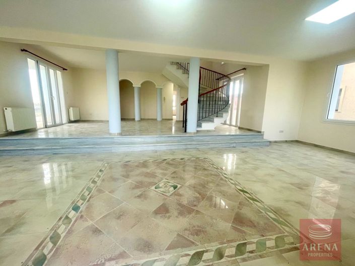 Image No.3-Villa de 5 chambres à vendre à Larnaca