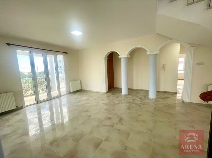 Image No.4-Villa de 5 chambres à vendre à Larnaca