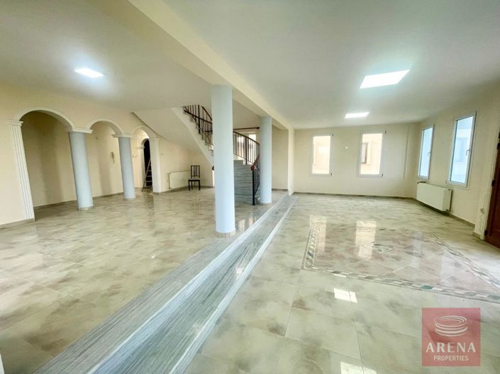 Image No.5-Villa de 5 chambres à vendre à Larnaca