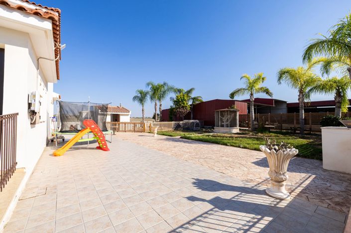 Image No.3-Villa de 4 chambres à vendre à Larnaca