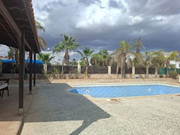 1-villa-ayia-thekla-10250-2