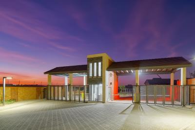 CRE_Image_Gate-House_010