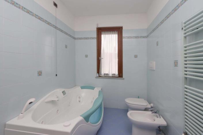 Image No.20-3 Bed Apartment for sale