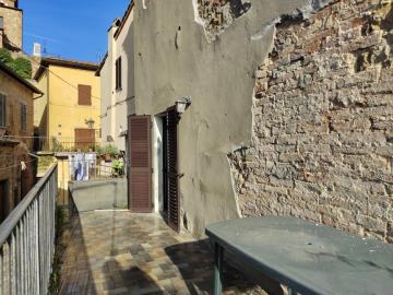 A668_Montisi_townhouse-_with_terrace_to_restore--12-