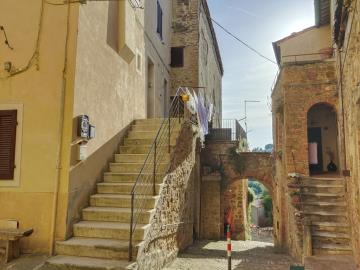 A668_Montisi_townhouse-_with_terrace_to_restore--3-