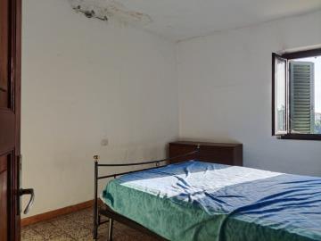 A668_Montisi_townhouse-_with_terrace_to_restore--25-