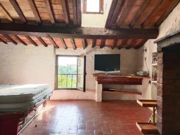 A668_Montisi_townhouse-_with_terrace_to_restore--34-