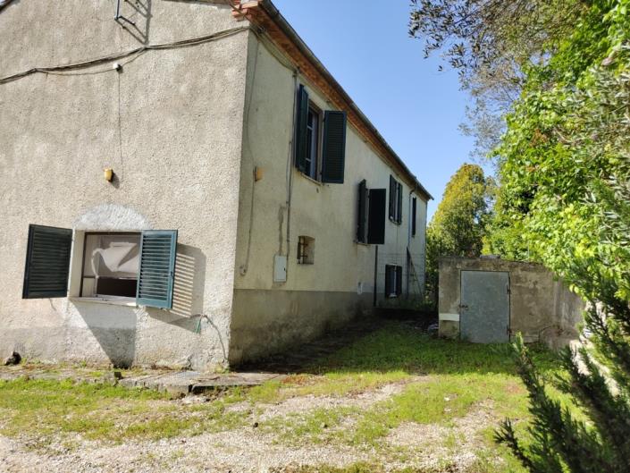 Image No.17-3 Bed Farmhouse for sale