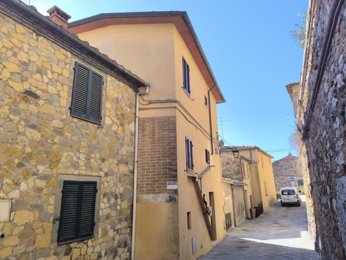 Image No.9-2 Bed Townhouse for sale