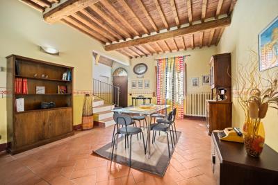 Montepulciano_restored_townhouse_for_sale_with_garden--2-