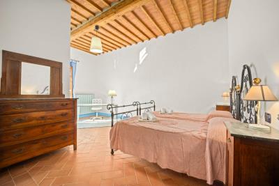 Montepulciano_restored_townhouse_for_sale_with_garden--5-