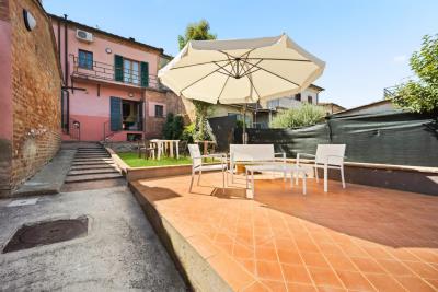 Montepulciano_restored_townhouse_for_sale_with_garden--13-