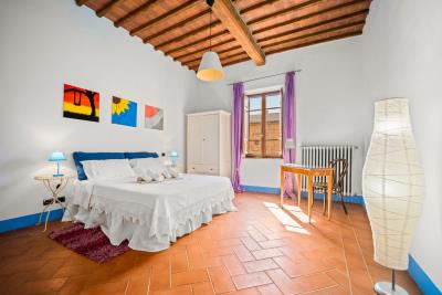 Montepulciano_restored_townhouse_for_sale_with_garden--15-