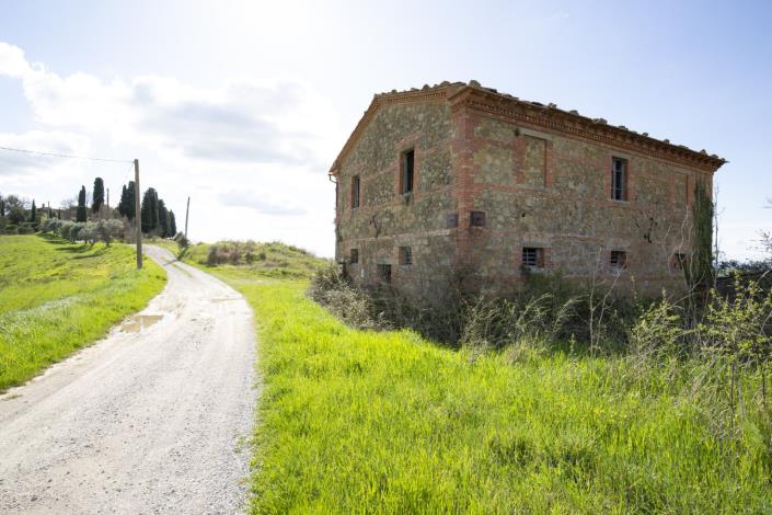 Image No.19-8 Bed Farmhouse for sale