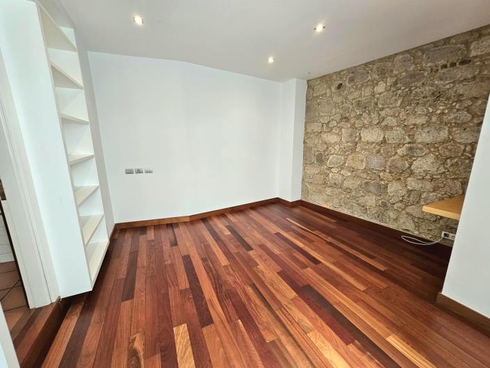 Image No.30-3 Bed Flat for sale