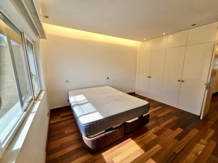 Image No.33-3 Bed Flat for sale