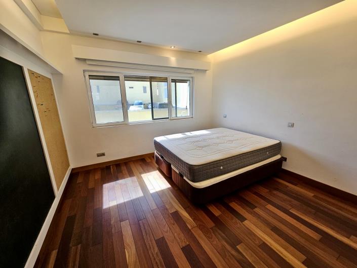 Image No.34-3 Bed Flat for sale