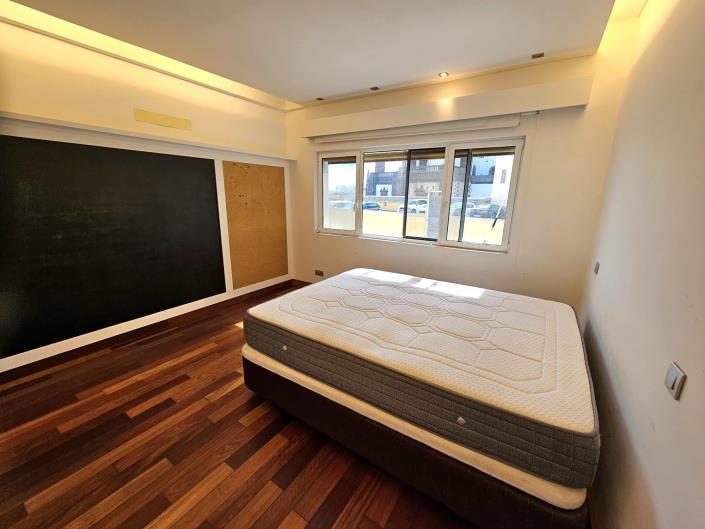 Image No.35-3 Bed Flat for sale