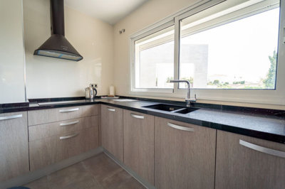 10-bb915d1cb19341576dcdc994b81ab9c5