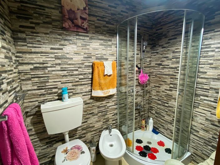 Image No.12-3 Bed House for sale